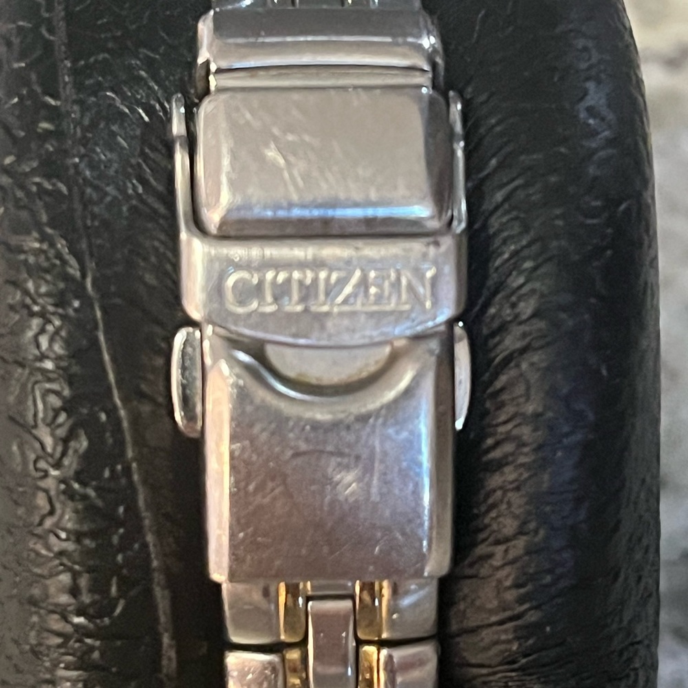 Citizen Eco-Drive Two Toned Ladies 100m Analog/Date EO11-K15711 Black Dial - Picture 5 of 7